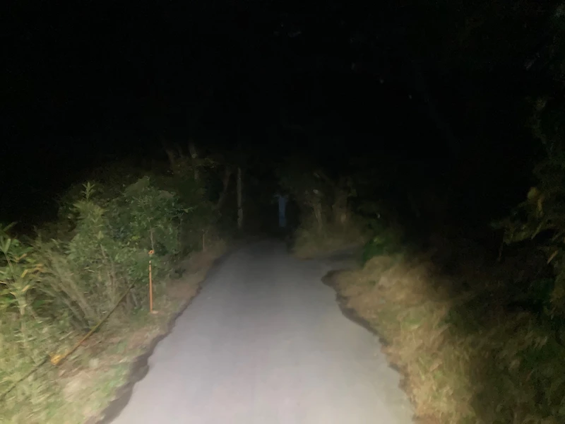 登山道は真っ暗なので足元には十分注意！